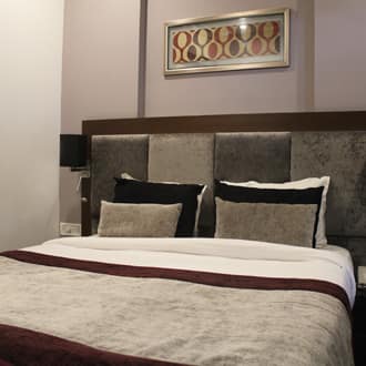 Coronet Luxurious Service Apartment, Pune 3